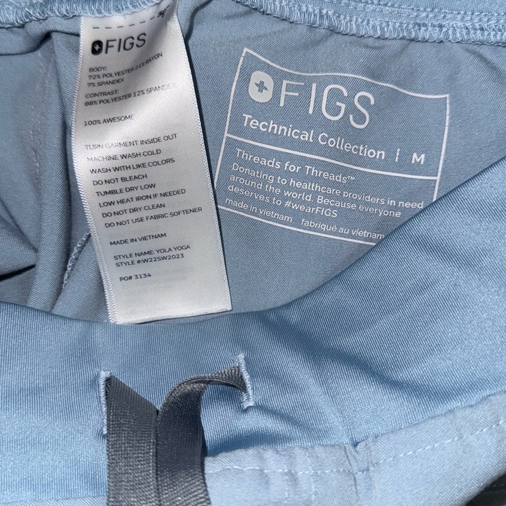 Figs Dusty Blue yola pants and Catarina one pocket top - Picture 4 of 4